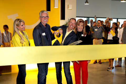 DentalSelect-RibbonCutting DentalSelect-RibbonCutting